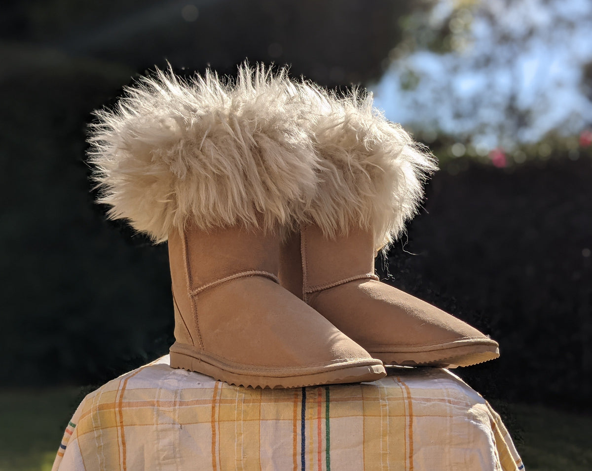 short boot with long fur trim